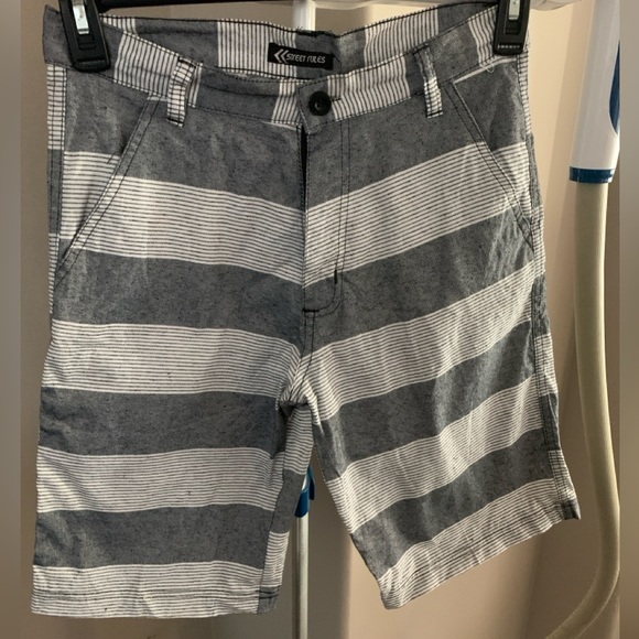 Teens Street Rules Striped Black & White Size 16 Shorts, NWOT - Picture 1 of 2